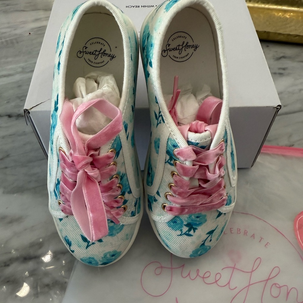 New! SweetHoney Clothing Girls low top sneaker 12